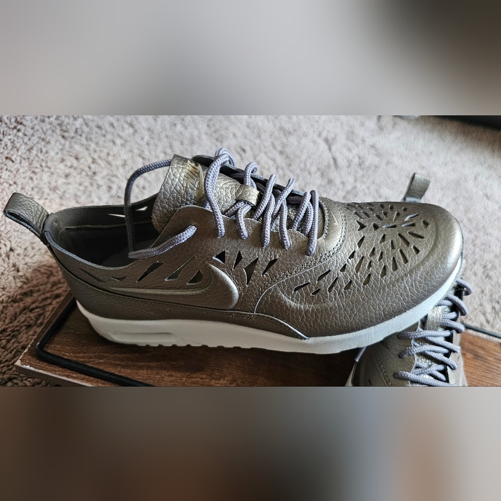 Nike thea Joli